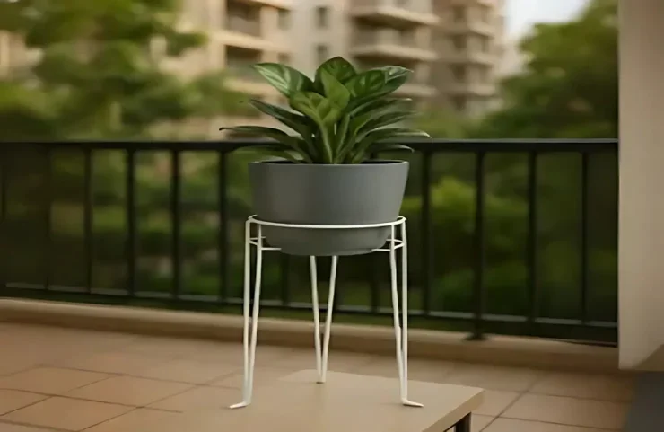 Metal garden plant stand in vasai